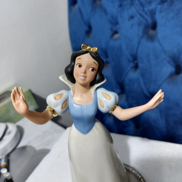 LENOX Disney SNOW WHITE Collectible Figurine Beautiful Decor - Picture 13 of 14
